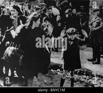 Warschauer GHETTO deutsche Truppen gewaltsam entfernen jüdische Bewohner des Warschauer Ghettos im April 1943 Stockfoto