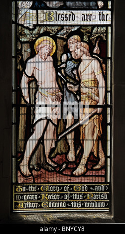 Ein Buntglasfenster von Hardman & Co., das die Hinrichtung von König Edmund von East Anglia 870 n. Chr. darstellt, All Saints Church, Ladbroke, Warwickshire Stockfoto