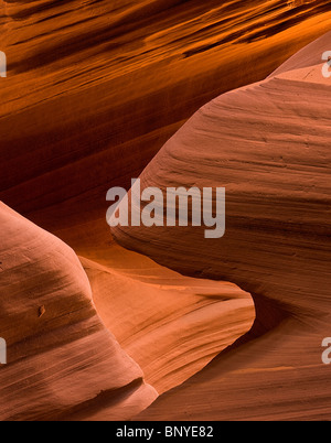 Morgenlicht im Lower Antelope Canyon zeigt Canyon Streifung, Page, Arizona, USA. Stockfoto