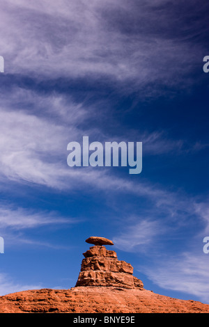 Eine Butte, geformt in Form von einem Sombrero in der Nähe von mexikanischen Hut, Utah, USA. Stockfoto