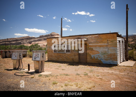 Verlassene Tankstelle, Dewey Bridge, oberen Colorado River Scenic Byway, Utah, USA Stockfoto