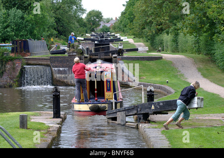 Narrowboat auf-upon-Avon Canal an Lapworth Schleusen... Stockfoto