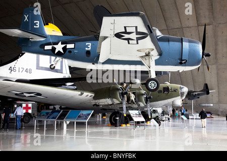 3-X USN 46214/CF-KCG TBM-3E Avenger als.3, ehemalige Flugzeuge von Präsident George Bush Sr. In Duxford Imperial War Museum, Cambridgeshire. Stockfoto