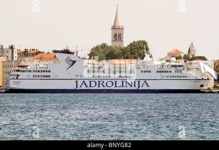 Jadrolinija Fähre in Zadar, Kroatien Stockfoto