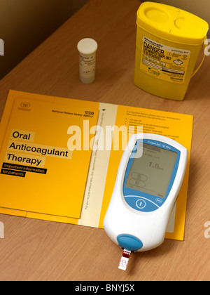 Antikoagulantien-Therapie INR Blutuntersuchung Monitor Stockfoto