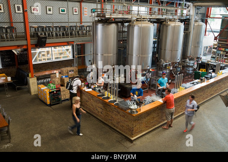 Die Leiste der Brauerei Little Creatures - bekannt für seine Heimat gebrauten Biere. Fremantle, Western Australia, Australien. Stockfoto