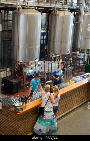 Die Leiste der Brauerei Little Creatures - bekannt für seine Heimat gebrauten Biere. Fremantle, Western Australia, Australien. Stockfoto