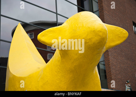 Superlambanana vor Avril Robarts Library Stockfoto