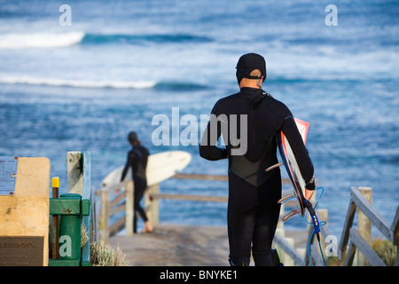 Surfer am Surfers Point, lokal bekannt als Margarets. Margaret River, Western Australia, Australien. Stockfoto