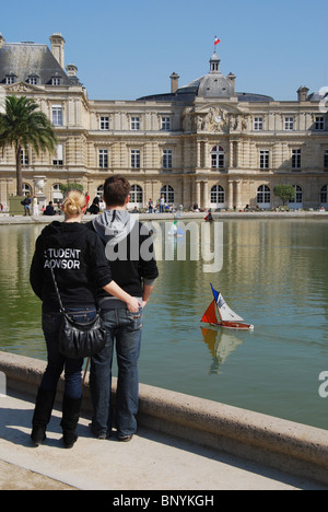 paar im Jardin du Luxembourg Paris Frankreich Stockfoto
