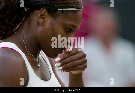 25. Juni 2010: Serena Williams & Venus Williams V Timea Bacsinszky (SUI) & Jelena Garbin (ITA).  Wimbledon Tennis-Meisterschaften Stockfoto