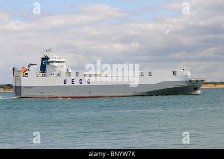 MV Autoprogress Roro Fahrzeug tragende Schiff Flotte Mitglied der UECC Reederei gesehen auf Southampton Wasser England UK Stockfoto