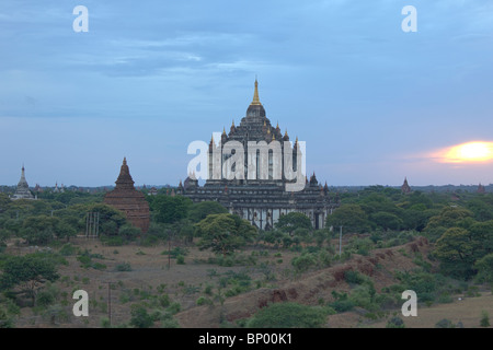 Blick auf den Sonnenuntergang der Tempel von Bagan, Myanmar Stockfoto