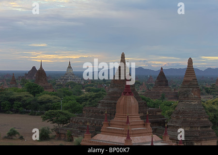 zeigen Sie in der Morgendämmerung des Tempel von Bagan, Myanmar an Stockfoto