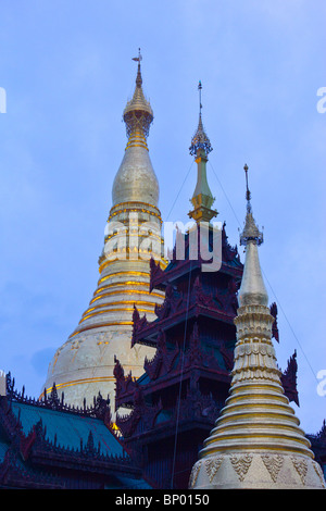Turmspitzen der Shwedagon Pagode in Yangon, Myanmar Stockfoto