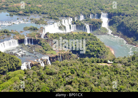 Luftaufnahme von Iguaçu-Wasserfälle in Foz do Iguaçu, Parana, Grenze zwischen Brasilien und Argentinien Stockfoto