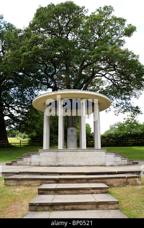 Denkmal der Magna Carta (große Charta) durch König Johann in Runnymede Juni 1215 abgedichtet. Berkshire England UK. Stockfoto