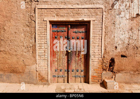 China - Xinjiang Provinz - Kashgar - traditionelle Tür in der Altstadt Stockfoto