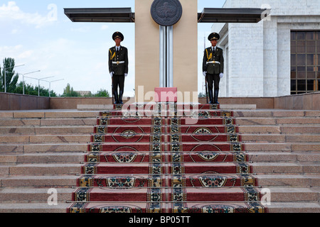 Kirgisistan - Bischkek - Ala-Too-Platz - zeremoniellen Soldat Stockfoto