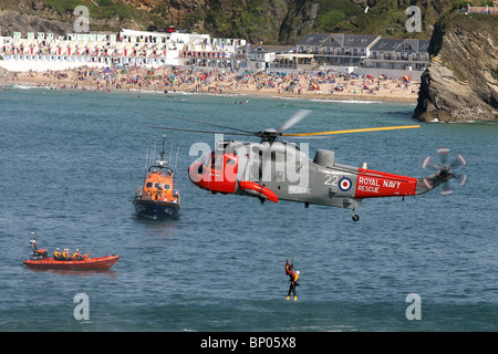 Die RNLI Luft Seerettung anzeigen im Hafen von Newquay, 8. August 2010. Stockfoto