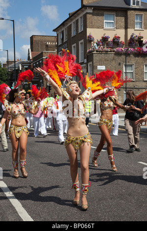 LONDON, UK, Hackney Karneval 2010, Samba-Tänzer von Paraiso Schule von Samba Stockfoto