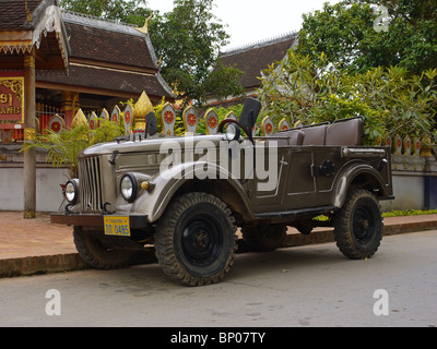Altes russisches UAZ Jeep in Luang Prabang, Nordlaos Stockfoto