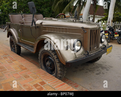 Altes russisches UAZ Jeep in Luang Prabang, Nordlaos Stockfoto