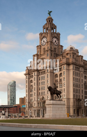 König Edward VII Denkmal & Liver Building Molenkopf, Liverpool, Merseyside UK Stockfoto