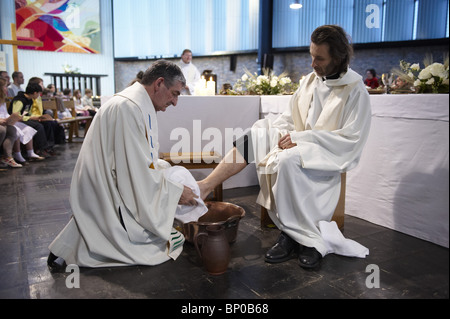 Frankreich, Paris, Gründonnerstag Feier in einer katholischen Kirche Füße Waschritual Stockfoto
