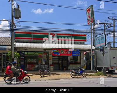 7/11-Kiosk in Maenam, Insel Koh Samui, Thailand Stockfoto