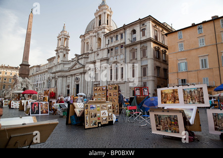 Künstler verkaufen ihre Werke auf der Straße. Italien, Rom, Piazza Navona. Stockfoto