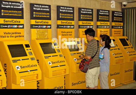 Vorgebuchte Zeitüberschreitung eintritt Ticket Maschinen, die Alhambra, Granada, Andalusien, Spanien. Stockfoto
