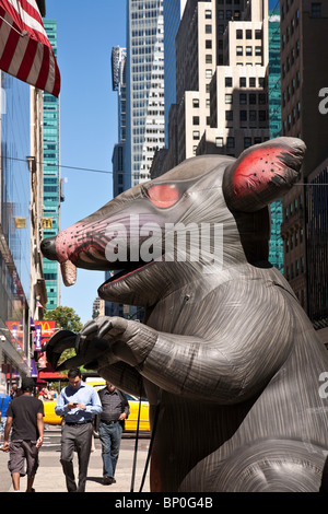 „Scabby“ ist eine aufblasbare Riesenrat bei den Demonstrationen der Union, New York City, USA Stockfoto