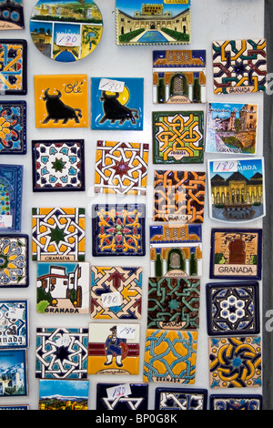 Keramische Souvenirs zum Verkauf, Granada, Andalusien, Spanien. Stockfoto