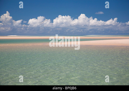 Mosambik, Bazaruto Archipel. Kristallklares Wasser und flachen Sandbänke off Benguerra Island. Stockfoto