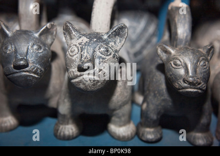 Peru. Eine umfangreiche Sammlung präkolumbischer Kunst im Rafael Larco Herrera Museum, wurden diese Mochica funerary Angebote. Stockfoto