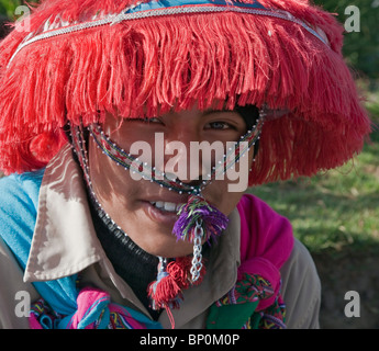 Peru, A Collaya Jugend einen traditionellen Hut in Yanque, ein attraktives kleines Bauerndorf in den Colca Canyon. Stockfoto