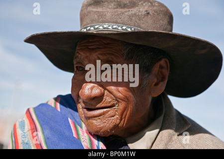 Peru, ein alter Bauer in Chivay in der Provinz Caylloma. Stockfoto