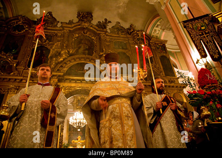 Rußland; St. Petersburg; Während der russisch-orthodoxe Osterfest Zeremonie zu Vladimirsky Kathedrale. Stockfoto