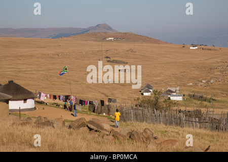 Zulu-Gehöft in der Nähe von Isandlwana, Südafrika Stockfoto