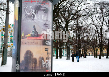 Russland, St. Petersburg; Anzeigen von Kunst-Ausstellungen im Winter neben der Eremitage Stockfoto