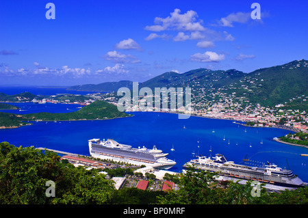 Kreuzfahrtschiffe in Charlotte Amalie St. Thomas US Virgin Islands, Karibik. Stockfoto