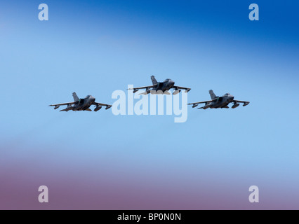 Tornado GR4 Kampfjet Flugzeug abheben von RAF Marham in Norfolk, eine der Grundlagen von der Schließung unter die Verteidigung bedroht Stockfoto