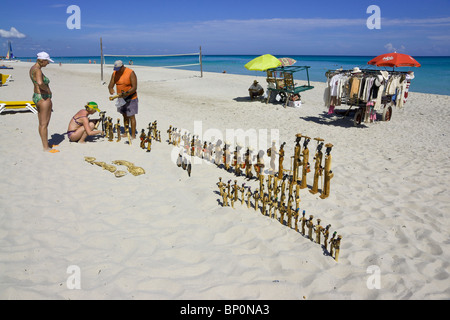 Strand Marktständen verkaufen Geschenke und Souvenirs in Kuba. Stockfoto