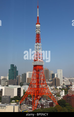 Tokyo Tower, wolkenlosen Tag mit blauem Himmel Stockfoto