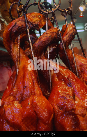 Gekochte Enten hängen in Chinatown, San Francisco, Kalifornien, USA. Stockfoto