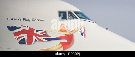 Piloten-Taxi eine Virgin Atlantic Boeing 747 - 400 auf Flughäfen Gatwick Laufsteg vor dem abheben. Stockfoto