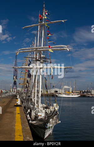 RNOV Shabab Oman bei Hartlepool 2010 Tall Ships Race, Dorf und Marina, Teesside, North Yorkshire, Großbritannien Stockfoto