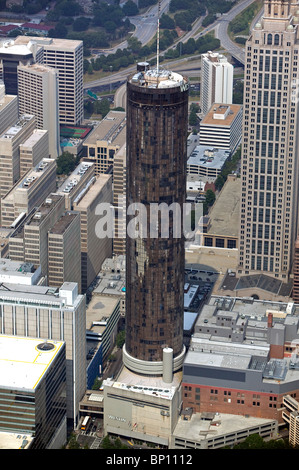 Luftaufnahme über Westin Peachtree Plaza Hotelturm Atlanta Georgia Stockfoto