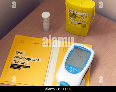 Antikoagulantien-Therapie INR Blutuntersuchung Monitor Stockfoto